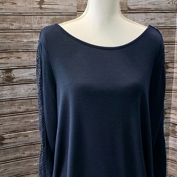 MAX  JEANS Navy Top with Crochet Sleeves  and Open Back detail.  Scoop Neck - Picture 2 of 7
